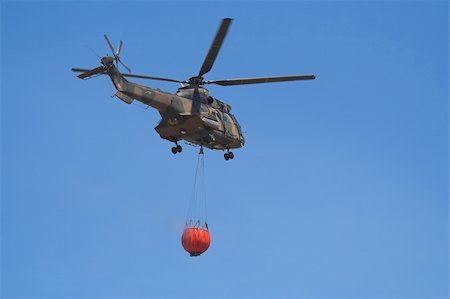 simsearch:400-05268804,k - Air-Force Helicopter with a Bambi Bucket filled to fight a forest fire Stockbilder - Microstock & Abonnement, Bildnummer: 400-03908766