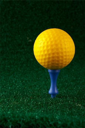 simsearch:400-04942642,k - Yellow golfball and blue tee on grass background Photographie de stock - Aubaine LD & Abonnement, Code: 400-03909052