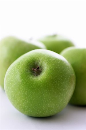 simsearch:824-07562809,k - Green apples on white background Photographie de stock - Aubaine LD & Abonnement, Code: 400-03909868