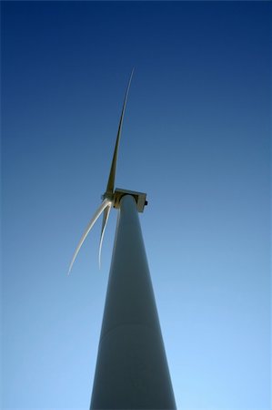 big windmill generating pure energy Foto de stock - Super Valor sin royalties y Suscripción, Código: 400-03914112