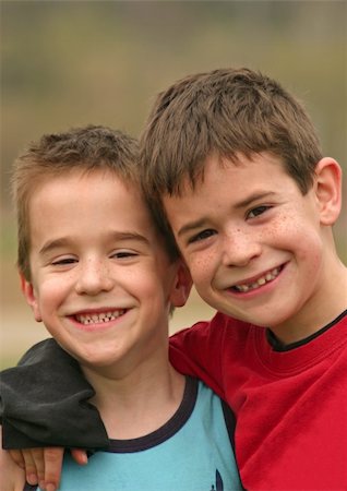 simsearch:400-05166871,k - Two Brothers smiling with their arms around each other Foto de stock - Royalty-Free Super Valor e Assinatura, Número: 400-03914659