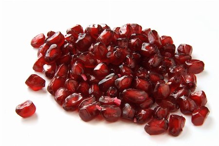 simsearch:693-08127360,k - pile of pomegranate grains on white Photographie de stock - Aubaine LD & Abonnement, Code: 400-03914673