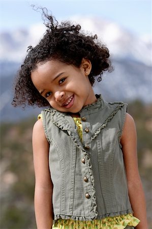 Cute little girl doing fashion photo shoot in a mountains Foto de stock - Super Valor sin royalties y Suscripción, Código: 400-03914821