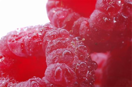 Fresh Raspberries covered in water bubbles Foto de stock - Super Valor sin royalties y Suscripción, Código: 400-03914853