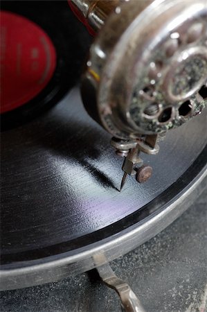 simsearch:695-03386038,k - An antique record player sitting on the attic floor. Photographie de stock - Aubaine LD & Abonnement, Code: 400-03914963