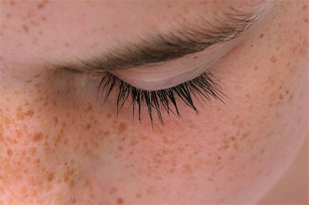 simsearch:400-06131658,k - Eyelash detail  of a young girl with freckles. Photographie de stock - Aubaine LD & Abonnement, Code: 400-03915281