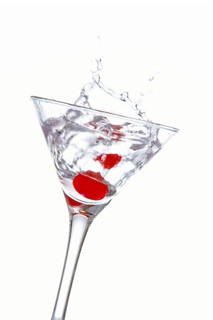 simsearch:400-03952939,k - Two red cherrys splashing into a cocktail glass Stockbilder - Microstock & Abonnement, Bildnummer: 400-03915684