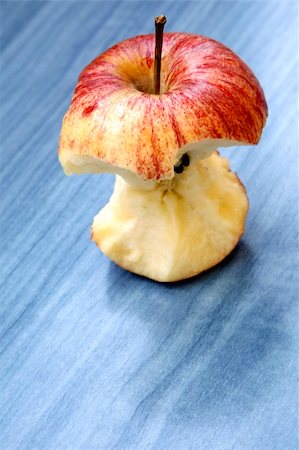 simsearch:700-00363288,k - Red apple core standing on blue table Photographie de stock - Aubaine LD & Abonnement, Code: 400-03916047