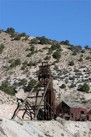 An old abandoned mine found in southern Utah. Foto de stock - Super Valor sin royalties y Suscripción, Código: 400-03916533