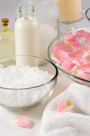 sea salt in bowl - Spa: fresh aromatic rose petals, bath salt, body lotion, body oil Stock Photo - Budget Royalty-Free & Subscription, Code: 400-03918738