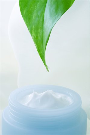 simsearch:689-03123953,k - Moisturizing cream and green leaf with water drop on the edge. Stock Photo - Budget Royalty-Free & Subscription, Code: 400-03918733