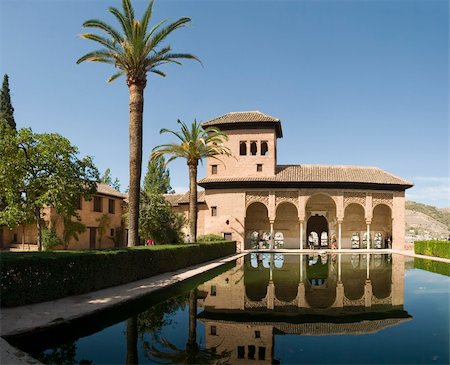 simsearch:610-00682569,k - The Alhambra (Arabic: Al Hamra; literally "the red") is a palace and fortress complex of the Moorish monarchs of Granada, in southern Spain (known as Al-Andalus when the fortress was constructed), occupying a hilly terrace on the south-eastern border of the city of Granada. It was the residence of the Muslim kings of Granada and their court, but is currently a museum exhibiting exquisite Islamic a Photographie de stock - Aubaine LD & Abonnement, Code: 400-03919697