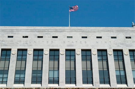 The United States Mint produces circulating coinage (penny, nickel, dime, quarter, half-dollar, and dollar coin) in order for the United States to conduct  business.  The San Francisco branch, opened in 1854 to serve the goldfields of the California Gold Rush, uses an S mint mark. It quickly outgrew its first building and moved into a new facility in 1874. This building, one of the few that surviv Photographie de stock - Aubaine LD & Abonnement, Code: 400-03919698