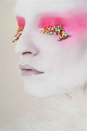 simsearch:649-07436631,k - white model with candy on eyes Stockbilder - Microstock & Abonnement, Bildnummer: 400-03910721