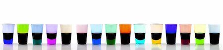 simsearch:6109-07496970,k - Close up of  a long line of 15 brightly colored drinking glasses Fotografie stock - Microstock e Abbonamento, Codice: 400-03910938