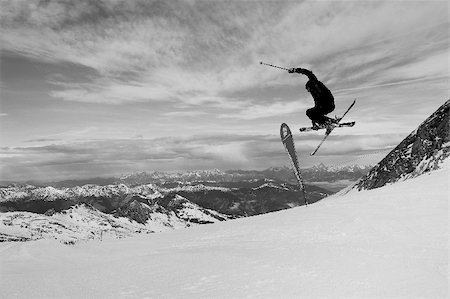 a jump on skis on the kitzsteinhorn Photographie de stock - Aubaine LD & Abonnement, Code: 400-03911949