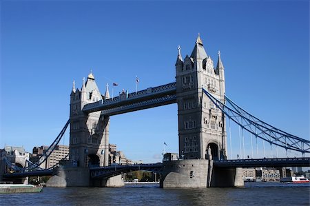 simsearch:649-08922723,k - The Tower Bridge on the river Thames, London Foto de stock - Super Valor sin royalties y Suscripción, Código: 400-03912082