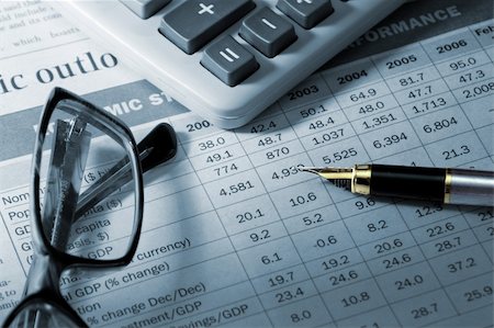 simsearch:400-04557243,k - pen, calculator and glasses on the newspaper with table "Economic structure and perfomance" made with blue tones Stockbilder - Microstock & Abonnement, Bildnummer: 400-03912611