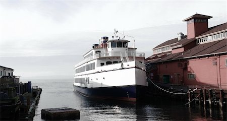 Cruise Ship at Pier 55 in Seattle Stock Photo - Budget Royalty-Free & Subscription, Code: 400-03912723