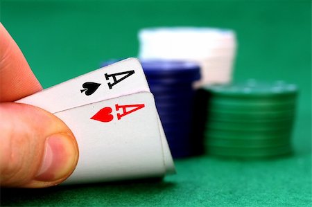 Aces and poker chips Foto de stock - Super Valor sin royalties y Suscripción, Código: 400-03913781
