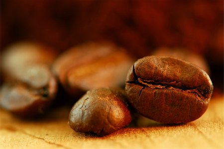 simsearch:696-03396717,k - Extreme macro image of gourmet coffee beans Stockbilder - Microstock & Abonnement, Bildnummer: 400-03913826