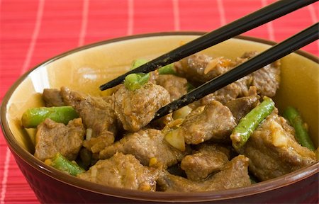 simsearch:400-03970927,k - asian food of beef and vegetables on brown bowl and black chopstick Foto de stock - Royalty-Free Super Valor e Assinatura, Número: 400-03924660