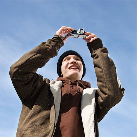 simsearch:400-03943979,k - Caucasian male teenager taking a picture with a digital camera. Foto de stock - Super Valor sin royalties y Suscripción, Código: 400-03924672