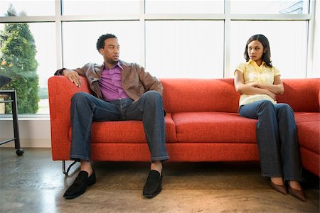 simsearch:400-06687238,k - African American couple sitting on couch in dispute. Fotografie stock - Microstock e Abbonamento, Codice: 400-03924705