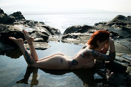 simsearch:400-04956611,k - Sexy nude tattooed Caucasian woman lying in tidal pool in Maui, Hawaii, USA. Photographie de stock - Aubaine LD & Abonnement, Code: 400-03925196