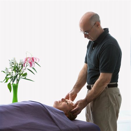 simsearch:400-04956215,k - Caucasian middle-aged male massage therapist massaging face of Caucasian middle-aged woman lying on massage table. Photographie de stock - Aubaine LD & Abonnement, Code: 400-03925691