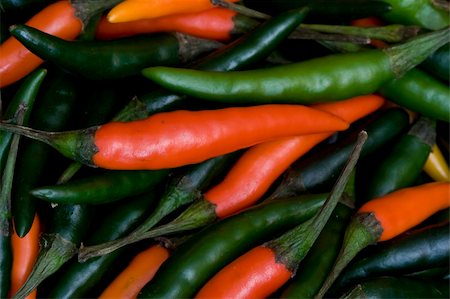 simsearch:693-08127317,k - chilli pepper colorful background red and green Photographie de stock - Aubaine LD & Abonnement, Code: 400-03925884