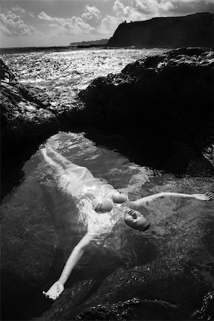 simsearch:400-03925003,k - Young nude Asian woman floating in water with arms outstretched in Maui, Hawaii. Photographie de stock - Aubaine LD & Abonnement, Code: 400-03925897