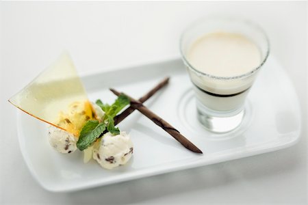 simsearch:652-03800107,k - Still life of gourmet dessert with professional presentation. Photographie de stock - Aubaine LD & Abonnement, Code: 400-03926020