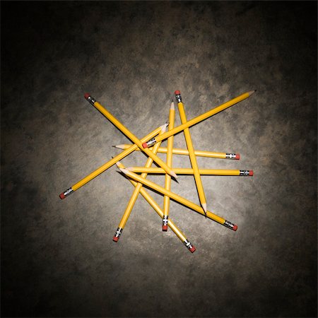 simsearch:400-03926061,k - Pencils in a pile on textured background. Foto de stock - Royalty-Free Super Valor e Assinatura, Número: 400-03926036