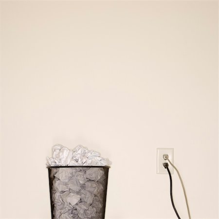 simsearch:400-03926061,k - Full wire mesh trash can with crumpled paper next to electrical outlet and plugs. Foto de stock - Royalty-Free Super Valor e Assinatura, Número: 400-03926102