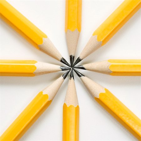 Sharp pencils arranged in a symmetrical radial star shape. Stockbilder - Microstock & Abonnement, Bildnummer: 400-03926136