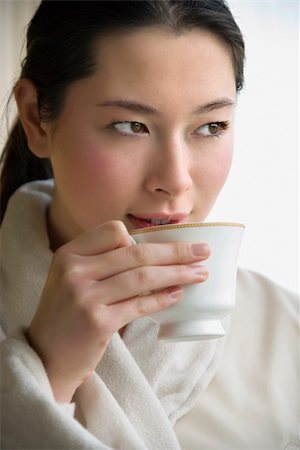 simsearch:400-03926201,k - Taiwanese mid adult woman in bathrobe drinking coffee and looking to side. Fotografie stock - Microstock e Abbonamento, Codice: 400-03926197