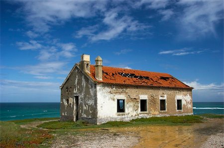 simsearch:400-03925229,k - Beautiful scene of an old abandoned house close to the coast Stock Photo - Budget Royalty-Free & Subscription, Code: 400-03927211