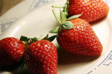 simsearch:400-03920561,k - strawberries fruit Photographie de stock - Aubaine LD & Abonnement, Code: 400-03927341