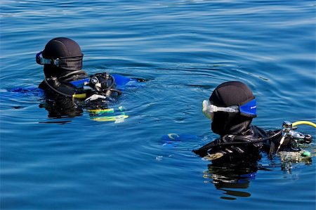 Series of images of Scuba Divers preparing to enter the water. Foto de stock - Royalty-Free Super Valor e Assinatura, Número: 400-03927535