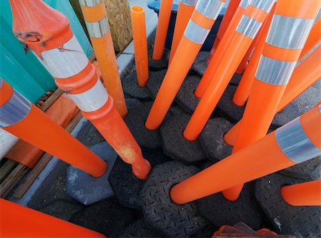 simsearch:6113-08882874,k - Abstract View of Hazard Cones with Reflectors Stockbilder - Microstock & Abonnement, Bildnummer: 400-03927935