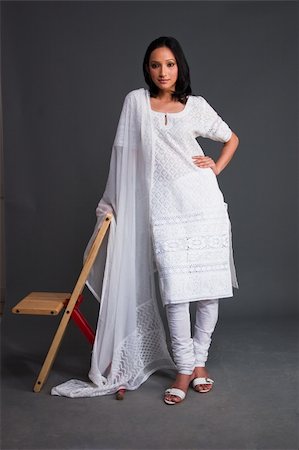 simsearch:400-05267422,k - A model wearing a traditional Indian embroidered dress Photographie de stock - Aubaine LD & Abonnement, Code: 400-03928377