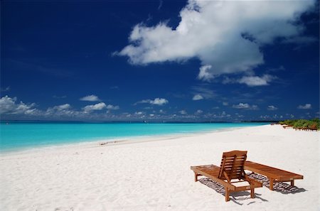 simsearch:400-05211125,k - canvas chairs on tropical beach Foto de stock - Super Valor sin royalties y Suscripción, Código: 400-03928482