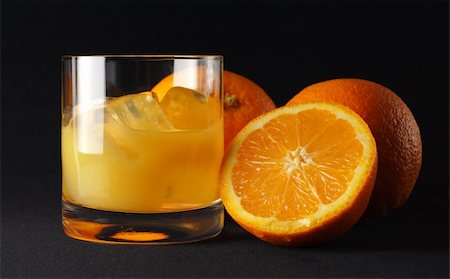 simsearch:659-01853658,k - Icy screwdriver. A cocktail with orange juice and vodka. Photographie de stock - Aubaine LD & Abonnement, Code: 400-03928988