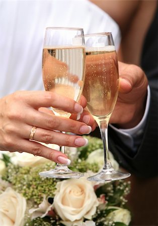 simsearch:622-08065202,k - Glass of champagne in a hand of the groom and bride Photographie de stock - Aubaine LD & Abonnement, Code: 400-03929021