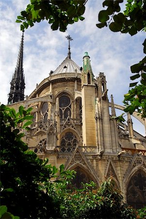 simsearch:400-03931546,k - Notre Dame de Paris cathedral - garden view with green trees Foto de stock - Royalty-Free Super Valor e Assinatura, Número: 400-03929384