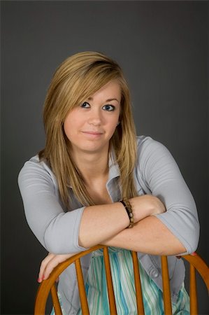 simsearch:400-04960190,k - Teenage girl posing on gray background with some attitude Photographie de stock - Aubaine LD & Abonnement, Code: 400-03929617