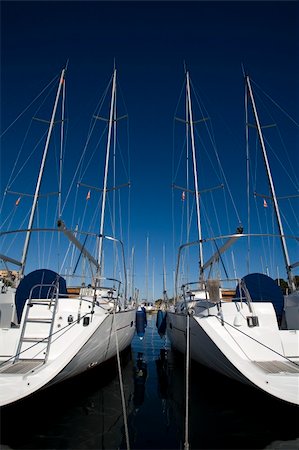 simsearch:841-06342321,k - boats anchored in a harbour on a sunny day Foto de stock - Super Valor sin royalties y Suscripción, Código: 400-03920508