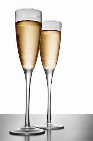 simsearch:400-03956791,k - Two elegant champagne glasses on a dark surface Photographie de stock - Aubaine LD & Abonnement, Code: 400-03920500