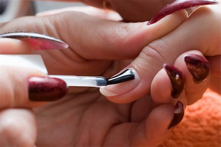 simsearch:614-06974542,k - beautician making manicure to the young woman. Hands close-up Stockbilder - Microstock & Abonnement, Bildnummer: 400-03920550